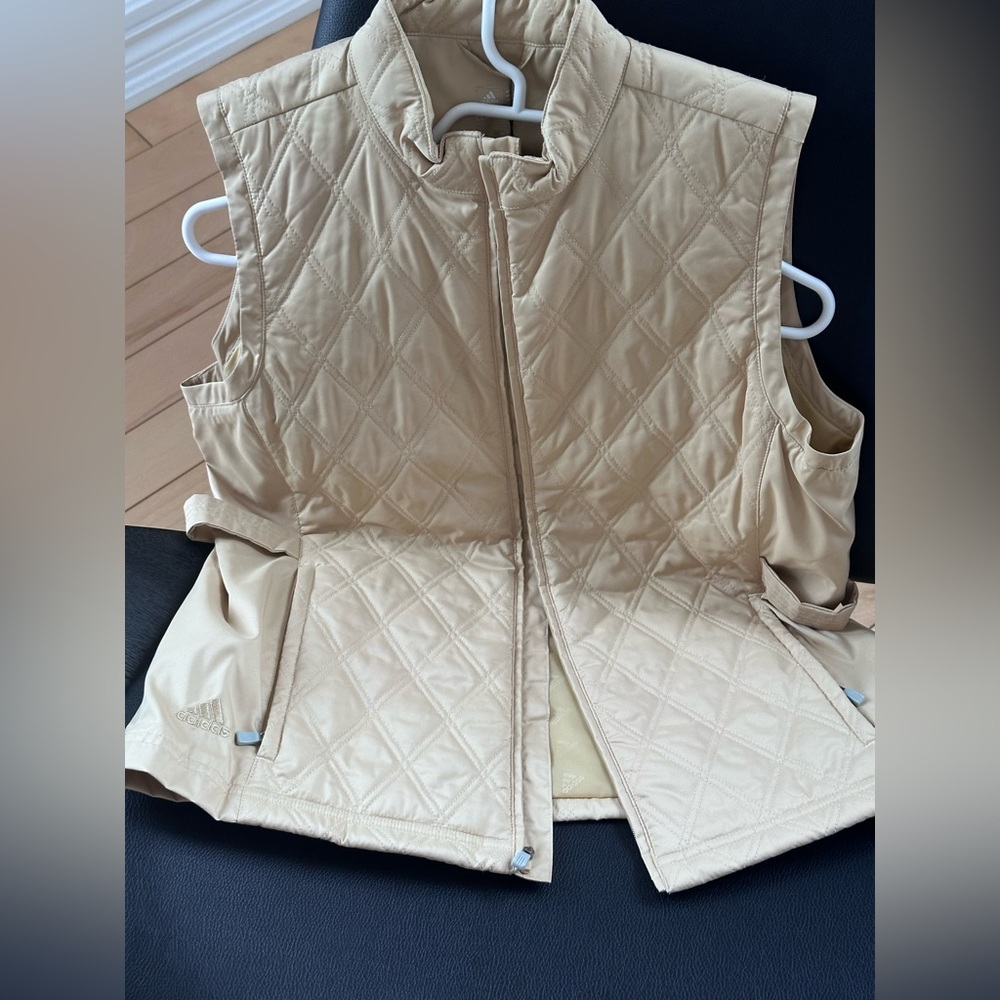Adidas Women’s  Quilted Vest in Champagne Colour •S: Medium
New!